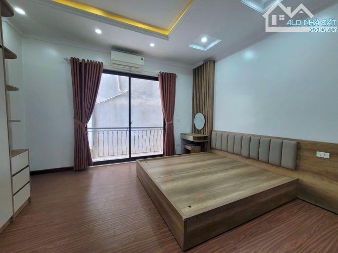 Bán nhà Thạch Bàn, 35m2, mt4m, nở hậu, giá chào 5.75 tỷ - 5