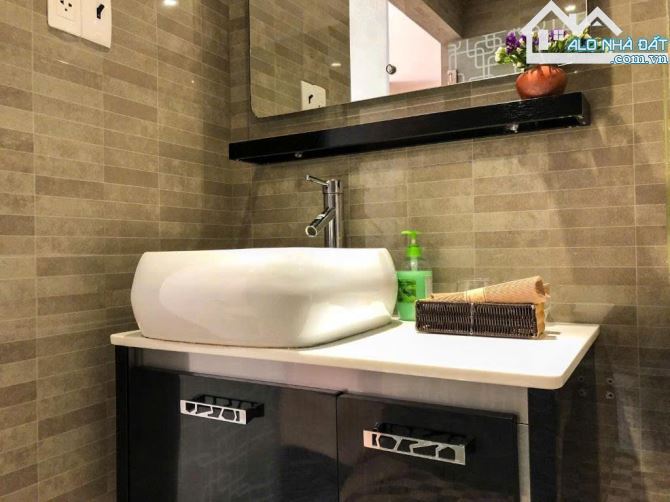 Bán Hotel - Mặt tiền Lê Thánh Tôn, p.Bến Nghé,Q1- DT: 4,5mx21m -Giá: 115 Tỷ -HĐT: 250tr/th - 5