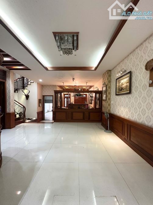 Bán biệt thự Tân Bình - 173m2 - sân vườn thoáng mát - 3 tầng - 5