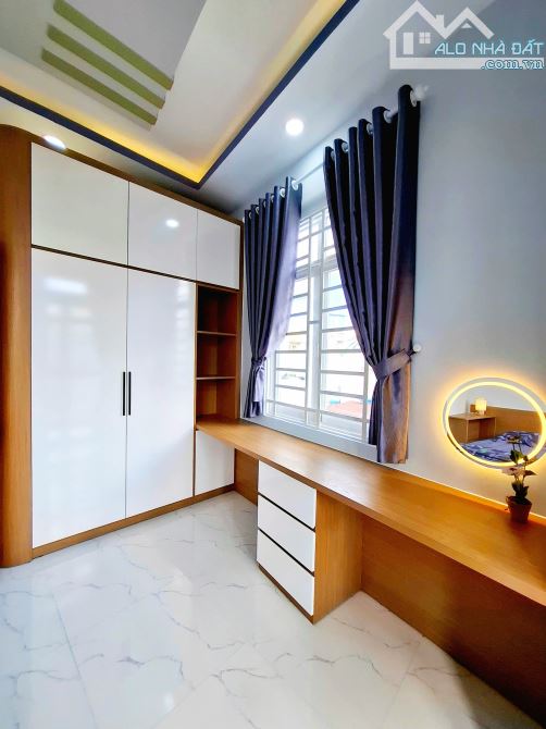 Chủ Ngợp,Bán Rẻ Nhà Hẻm Ôtô Ni Sư Huỳnh Liên Tân Bình Gần Q.10,30m2,5tầng mới đẹp chỉ 5ty3 - 5