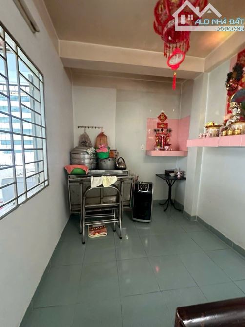 Bán nhà 4 tầng, BTCT kiên cố - Vào ở ngay - đường Huỳnh Mẫn Đạt, Q.5 - 6