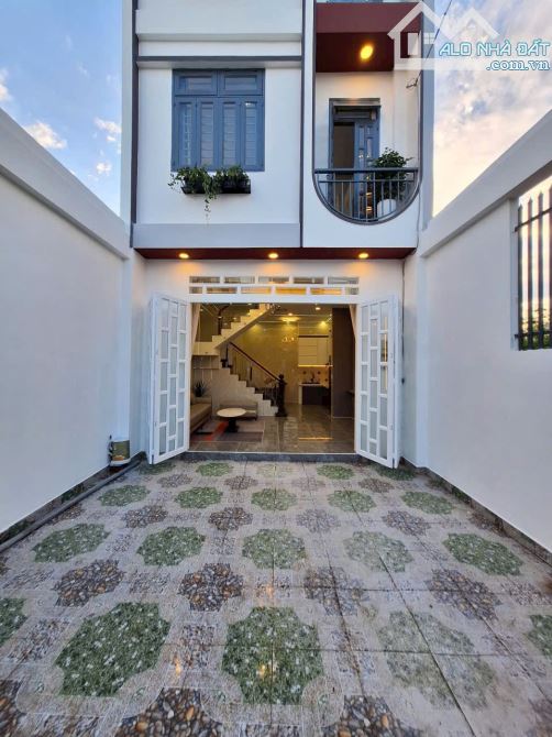 Nhà 2 lầu ( 4 Phòng Ngủ - Sân oto ) kinh doanh buôn bán , TX25 Q12 - 6