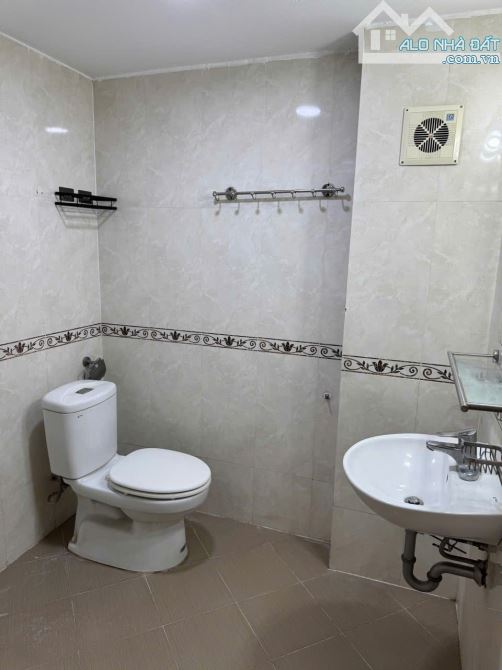 Bán nhà Phan Đình Giót, ngõ thông ô tô qua nhà, 35m² - 8,85 tỷ. - 6