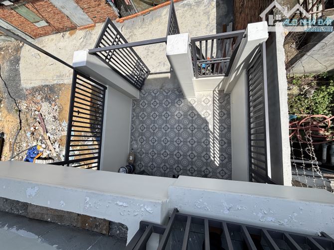 Bán Nhà 2 tầng Dĩ An, 73m2, Xe hơi Đỗ Cửa, sHR, Nhỉnh 4 tỷ - 6