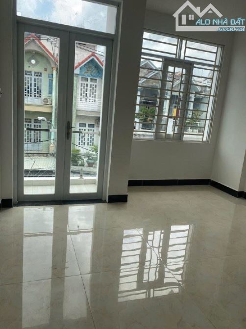 MẶT TIỀN ĐƯỜNG HUỲNH THỊ ĐỒNG ,VỪA Ở VỪA KINH DOANH..ĐƯỜNG NHỰA 2 XE TẢI NÉ NHAU. 3 TẦNG - 6