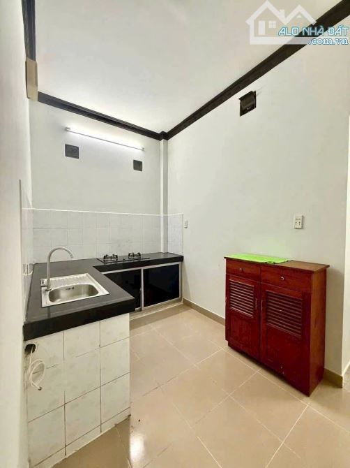 HẺM XE HƠI 1 TRỤC - NHÀ 2 TẦNG 50M2 MỚI Ở NGAY - CÁCH ĐƯỜNG BÙI CÔNG TRỪNG - ĐÔNG THẠNH VÀ - 6