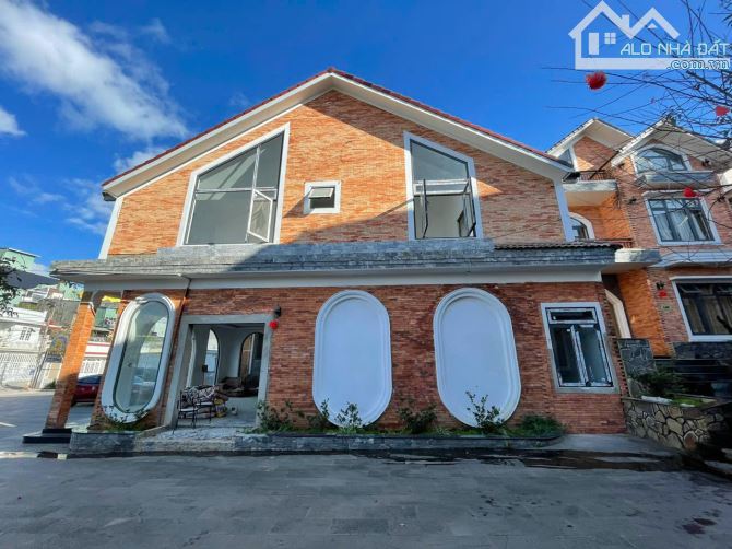 🏡Bán Biệt Thự Nghỉ Dưỡng Đà Lạt đường 3 Tháng 4, DT : 229m² ( 12x 21m ), 4 tầng 11 Phòng - 6