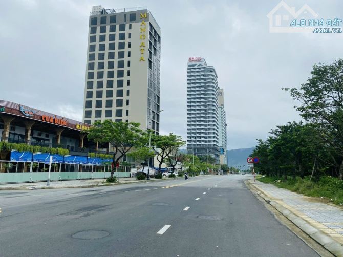 Bán 299m đất 3 mặt tiền đường Phó Đức Chính Sát đường Vương Thừa Vũ gần Biển Ngang 14m - 6