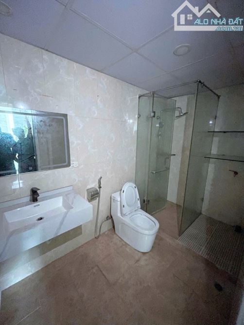 Bán chung cư ĐT Việt Hưng  85m2, tầng cao vút, 5.25 tỷ - 6
