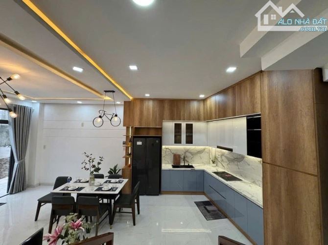 NHÀ 3 TẦNG HUỲNH NGỌC HUỆ + SÂN THƯỢNG CHILL – FULL NỘI THẤT – CHỈ 4 TỶ X - 6