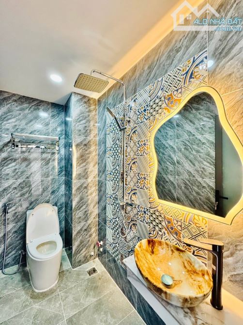 Biệt thự Mini 4 tầng xây mới, ngang lớn 8.5M dài 10M, phòng cách Tân cổ điển, 4PN 5WC + ST - 6