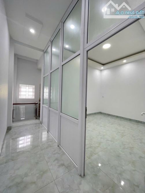 NHÀ 1 TRỆT 3 MÊ + TẦNG HẦM ĐƯỜNG LÝ CHÍNH THẮNG - KHU METRO - 6