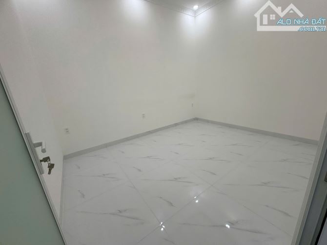 Cống Lở tân bình 98.7/100m2 C4 giá chỉ 7.x tỷ - 6