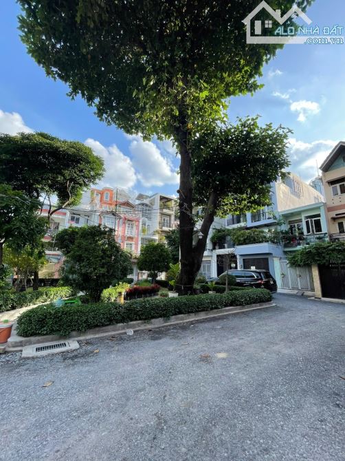 Bán biệt thự Tân Bình - 173m2 - sân vườn thoáng mát - 3 tầng - 6