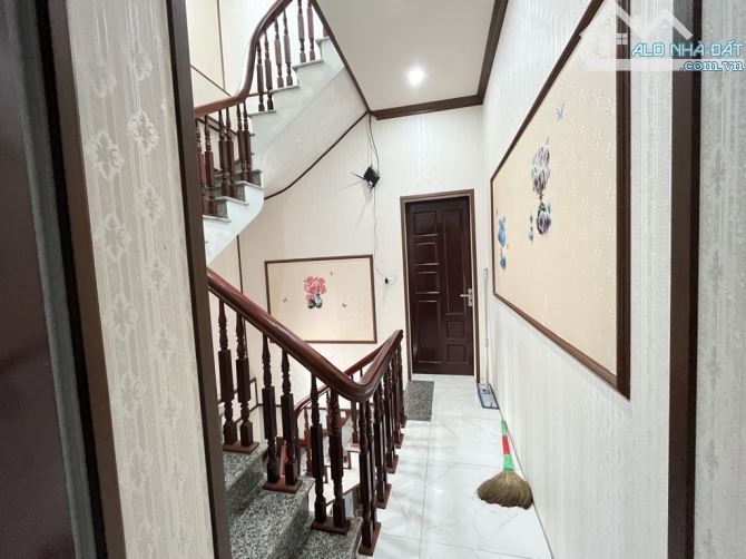 MUA ĐẤT TẶNG NHÀ 3 TẦNG 48M. ĐẸP LUNG LINH NHƯ HOA HẬU .CHỈ VIỆC KÉO VALI VỀ Ở - 6
