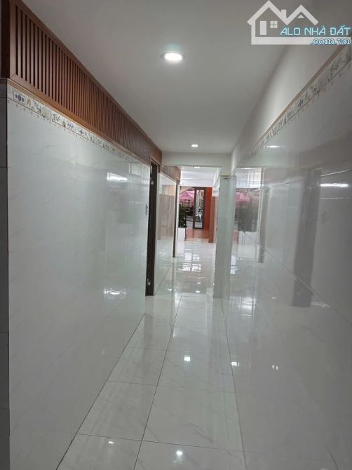 SIÊU HÓT NHÀ 2 TẦNG MẶT TIỀN TÔN ĐẢN MỚI ĐẸP GẦN BXE DT 70M2 NGANG 3.5M CHỈ 5.2 TỶ - 7