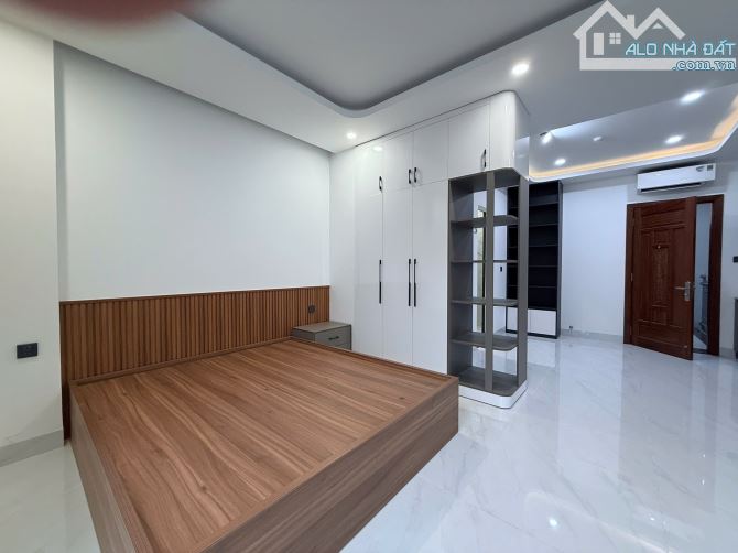 SIÊU PHẨM STUDIO FULL NỘI THẤT  CỬA SỔ LỚN CỰC RỘNG NGAY SÁT QUẬN 1ị - 7