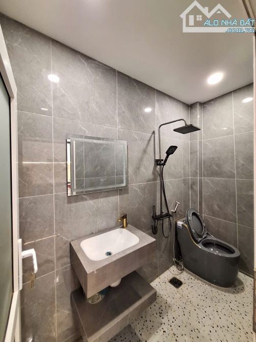 Nhà 3 tầng, ngang 5,5m * 18m, 4 phòng ngủ gần chợ Thạnh Xuân - 7