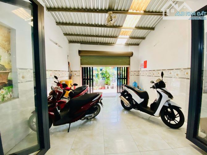 Siêu phẩm hẻm 7m, 1 Trục, Đ Phạm Văn Chiêu DT 4,4x17m, 3 tấm, HĐT 17tr/tháng, giá 7,1 tỷ - 7