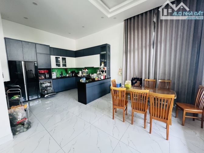 Bán biệt thự khu ven sông • Bình Thạnh - 184m2 - 4 tầng - 7