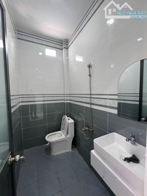 NHÀ 1 TRỆT 1 LẦU ĐƯỜNG NGUYỄN HỮU TRÍ 850 BÌNH CHÁNH TRIỆU SHR - 7