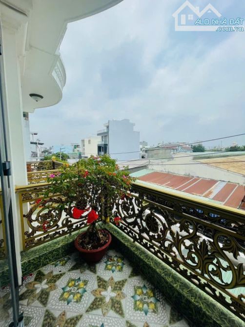 GIÁ NHỈNH 8 TỶ - SIÊU PHẨM HIẾM– Lê Văn Quới + DT Gần 100m² + 4 TẦNG 1/ - 7