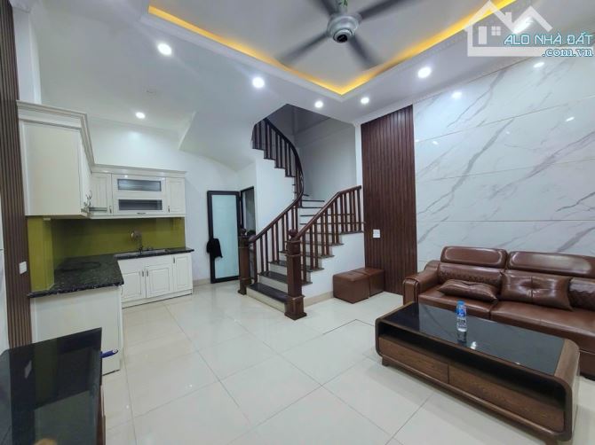 Bán nhà Thạch Bàn, 35m2, mt4m, nở hậu, giá chào 5.75 tỷ - 7