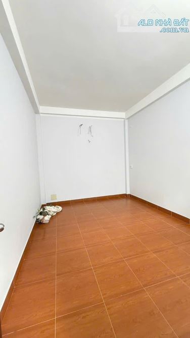 NHÀ 1 TRỆT 2 LẦU + 1 TUM MẶT TIỀN ĐƯỜNG AN DƯƠNG VƯƠNG - DT - 7
