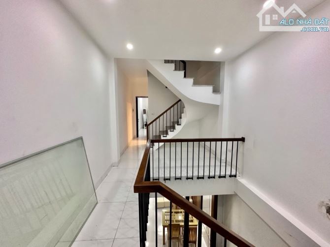 VỊ TRÍ ĐEP - ĐẦU PHỐ #NGUYỄN_SƠN - Ô TÔ VÀO NHÀ - 6 TẦNG THANG MÁY - KHU HÀNG KHÔNG - DÂN - 7