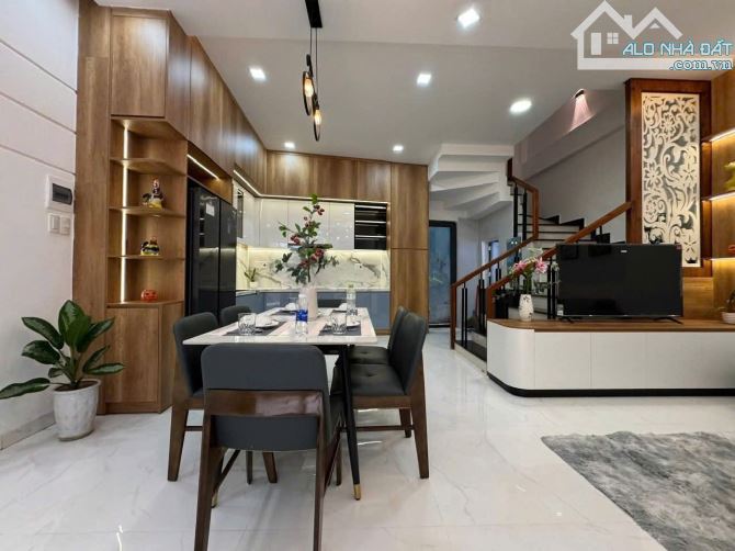 📌📌📌LÀM VIỆC TRỰC TIẾP GIÁ TỐT !!! Bán nhà 3 tầng kiệt 105 huỳnh ngọc huệ - 7
