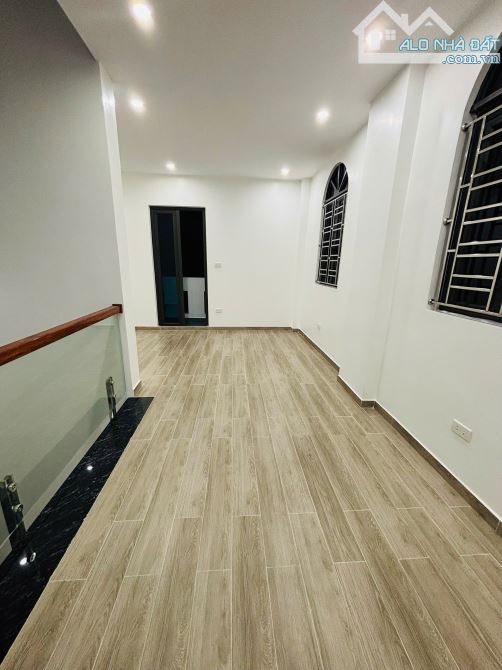 Nhà 4 tầng độc lập, đường 8m ô tô qua lại gần Metro, bến xe Thượng Lý - 7