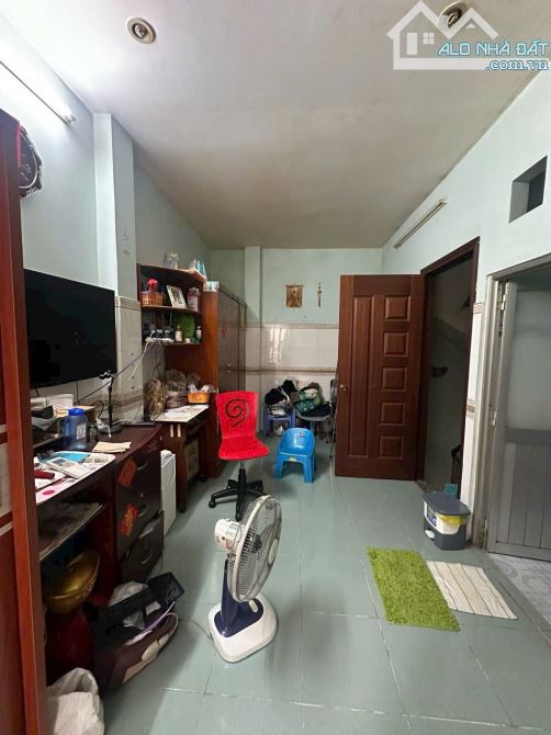 Bán nhà 4 tầng, BTCT kiên cố - Vào ở ngay - đường Huỳnh Mẫn Đạt, Q.5 - 8