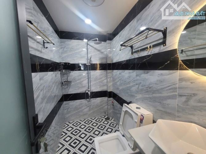 BÁN NHÀ NGAY NGÃ 6 CẦU VƯỢT GÒ VẤP - 3 TẦNG - 4.5Mx15M - NHỈNH 6 TỶ - 8