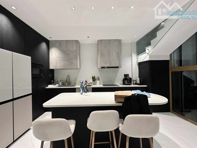 Bán nhà Phú Nhuận - ô tô vào nhà - 72m2 - Hẻm 8m kinh doanh - 8
