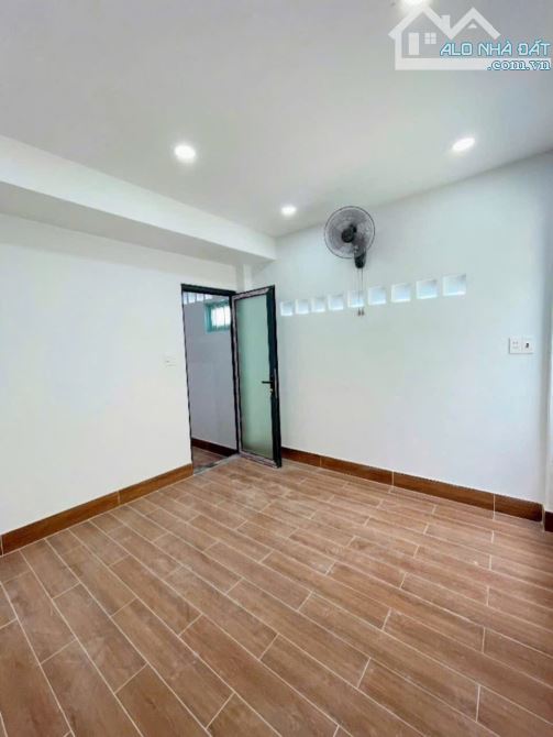 CÁCH MẶT TIỀN ĐOÀN VĂN BƠ 20m - NHÀ 4 TẦNG KIÊN CỐ CHỈ 4Tỷ850 - 8