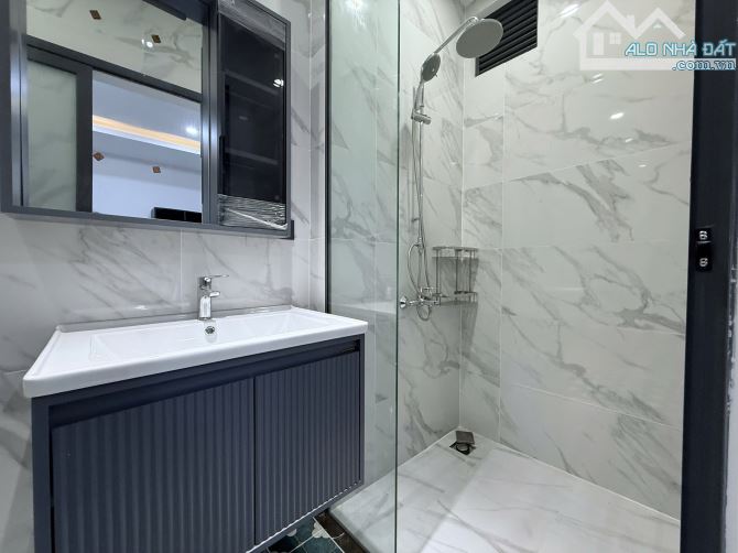 SIÊU PHẨM STUDIO FULL NỘI THẤT  CỬA SỔ LỚN CỰC RỘNG NGAY SÁT QUẬN 1ị - 8