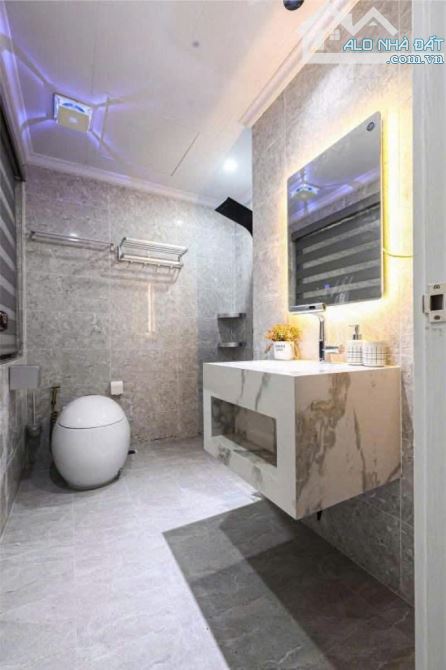 BÁN CC QMS TOP TOWER(TỐ HỮU)TỪ LIÊM,HÔNG GIAN SỐNG SANG TRỌNG,DT68M,2PN,2WC,GIÁ 4,85 TỶ - 8