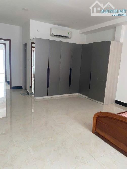 MẶT TIỀN ĐƯỜNG HUỲNH THỊ ĐỒNG ,VỪA Ở VỪA KINH DOANH..ĐƯỜNG NHỰA 2 XE TẢI NÉ NHAU. 3 TẦNG - 8