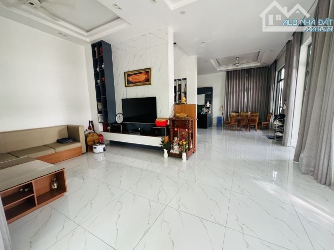 Bán biệt thự khu ven sông • Bình Thạnh - 184m2 - 4 tầng - 8