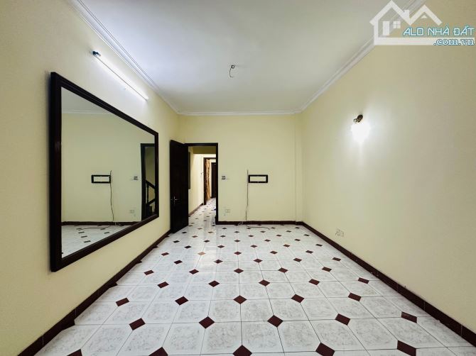 CHỦ CHUYỂN VÀO NAM CẦN BÁN GẤP NHÀ VƯƠNG THỪA VŨ NGÕ THÔNG RỘNG KHÔNG QUY HOẠCH - 8