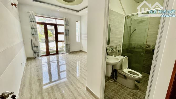 Cho thuê nhà 4x18 đúc 3lầu st 5pn 5wc - khu phân lô - 8