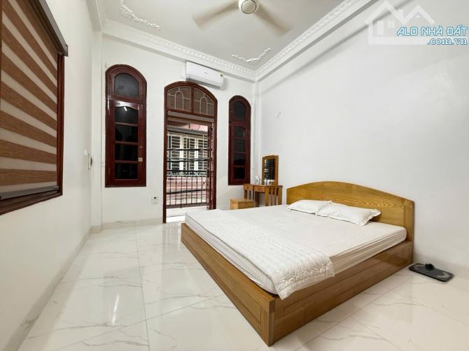 CẦU GIẤY – TRUNG TÂM SẦM UẤT – OTO VÀO NHÀ – LÔ GÓC 3 THOÁNG – 42M² – 4 TẦNG – 15,6 TỶ - 8