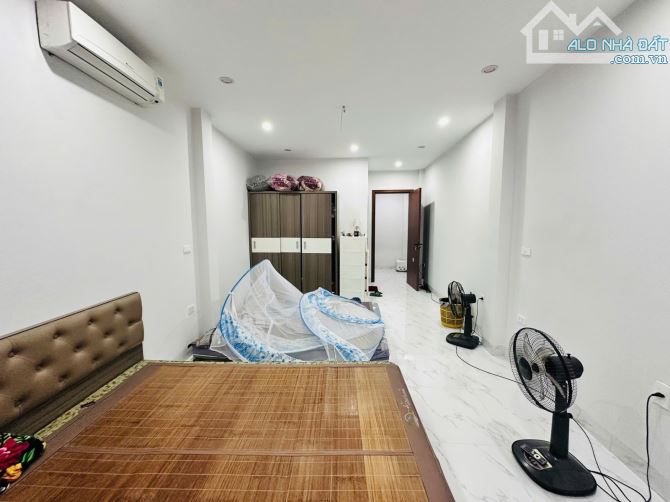 Bán nhà Mỹ Đình, Đẹp Gần Ô tô, DT35m2 x 4 tầng, MT3,4m, Giá 8,5 tỷ - 8