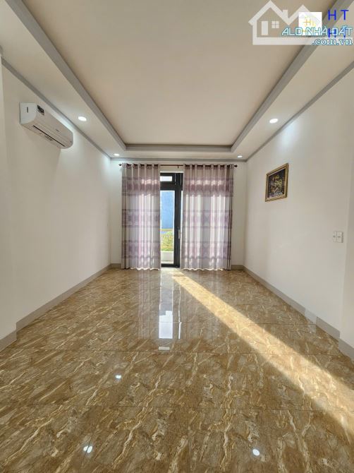Bán nhà Hoàn Công 1 trệt 2 lầu KDC gần chợ, p.Bình Chuẩn, Tp.Thuận An chỉ 3tyy950 TL M7772 - 8