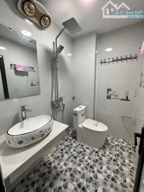 VỊ TRÍ ĐEP - ĐẦU PHỐ #NGUYỄN_SƠN - Ô TÔ VÀO NHÀ - 6 TẦNG THANG MÁY - KHU HÀNG KHÔNG - DÂN - 8