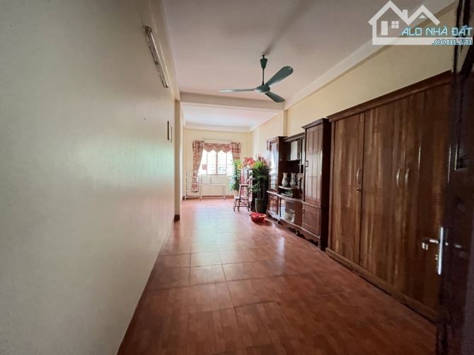 MUA ĐẤT TẶNG NHÀ 3 TẦNG 48M. ĐẸP LUNG LINH NHƯ HOA HẬU .CHỈ VIỆC KÉO VALI VỀ Ở - 8