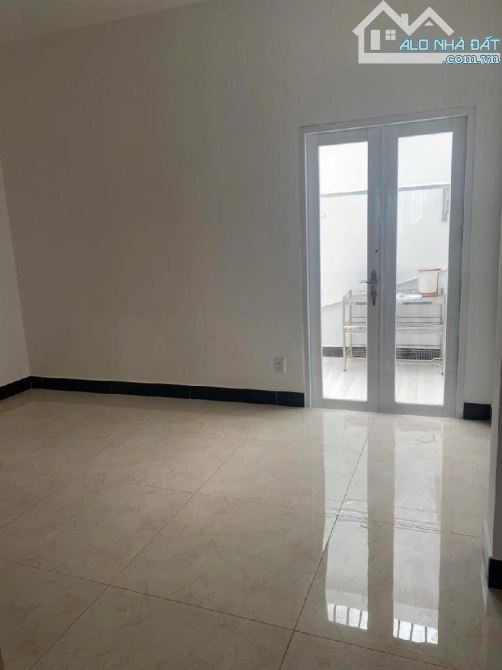 MẶT TIỀN ĐƯỜNG HUỲNH THỊ ĐỒNG ,VỪA Ở VỪA KINH DOANH..ĐƯỜNG NHỰA 2 XE TẢI NÉ NHAU. 3 TẦNG - 9