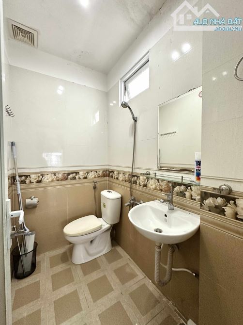 HẺM NHỰA XE TẢI - PHÚ NHUẬN - 4 TẦNG ĐẸP - 40M2 A4 - DÒNG TIỀN 25Tr/Tháng - SÂN ĐẬU ÔTÔ - 9