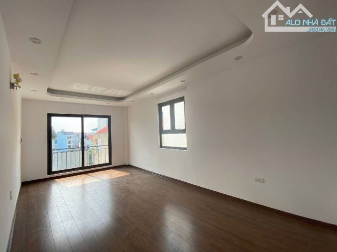 HIẾM, OTO đậu cửa, Bát Khối - Long Biên 40M x 5T giá nhỉnh 6 Tỷ - 9