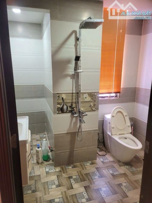 TRUNG TÂM QUẬN 9- BIỆT THỰ SÁT GLOBAL CITY -168M2( 8mx21m) - 3 TẦNG - 9